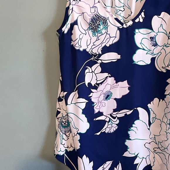 SELLING APT. 9 TOP FOR WOMEN SIZE SMALL COLOR FLORAL BLUE/WHITE💙🤍SPRING SEASON - Picture 14 of 15